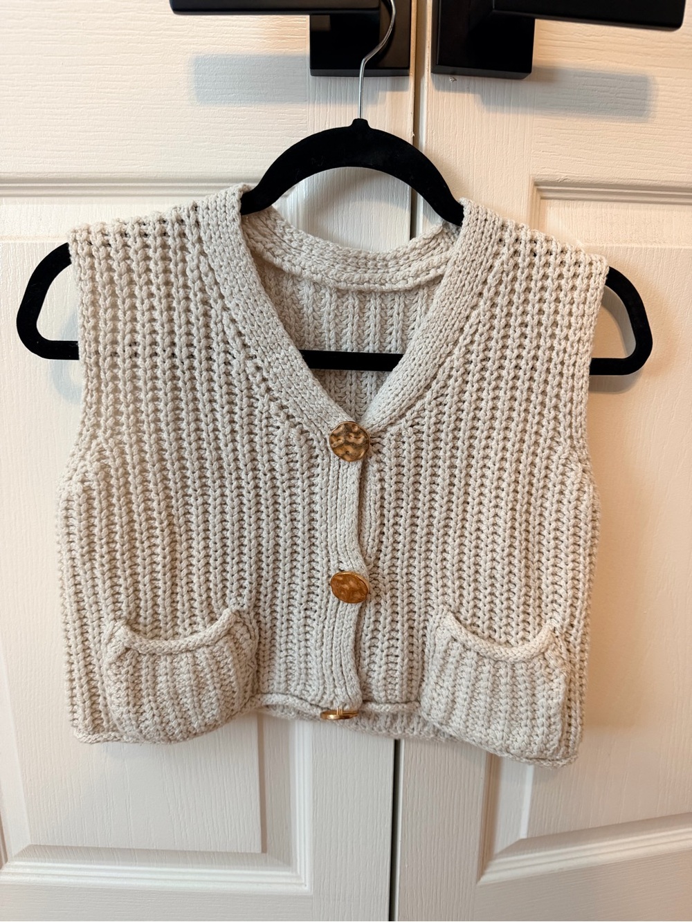 SHEIN Cream Chunky Knit Cropped Button Vest